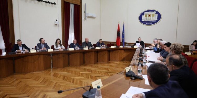 FOTO/ Skandalet s’kanë të sosur/ PS propozon: delet, viçat dhe derrat do dëshmojnë në Komisionin Hetimor për TIMS!