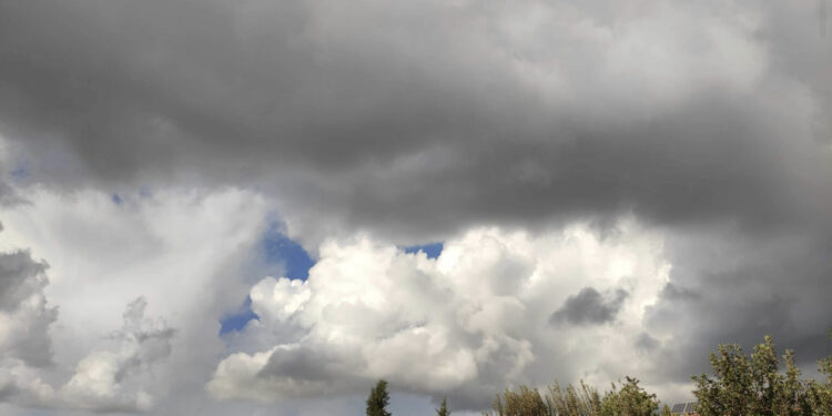 MOTI/ Mëngjes i nxehtë, pasditja me reshje shiu