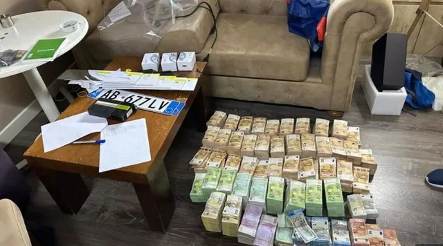 EMRAT/ Goditjet e grupeve kriminale nga SPAK, zbardhen rolet e tre efektivëve të policisë, si u shërbenin “kokave” të krimit
