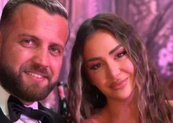 Një ditë pas lindjes, Kiara Tito publikon foto bashkë me të bijën: Mos u shqetësoni mama, do të bëhet më mirë!