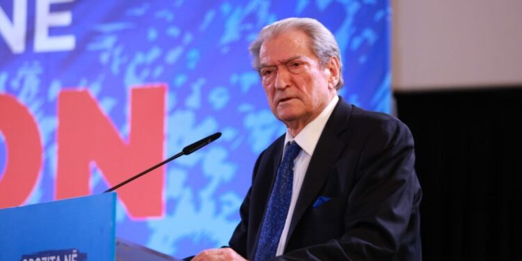 Dayli Mail: Dokumentet në gjyqin e Berishës zbulojnë ‘goditjet’ ndaj bosëve të krimit