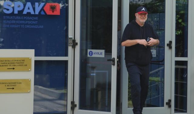 U paraqit në ambientet e Prokurorisë së Posaçme, Baton Haxhiu del nga SPAK: Intervistova një hetues!