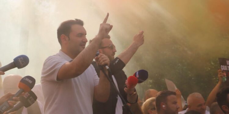 Këlliçi: Ne nuk tërhiqemi, para bashkisë, do shporrim Veliajn