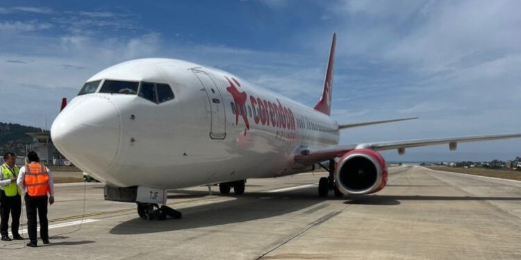 VIDEO/ “Mallkimi” i Boeing, rrota e përparme e avionit shpërthen gjatë uljes në Antalia