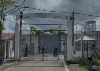 Prej 13 ditësh në grevë urie, i dënuari në burgun e Burrelit përfundon në spital