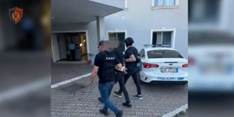 I shpallur në kërkim ndërkombëtar nga drejtësia italiane, arrestohet në Laç 30-vjeçari shqiptar