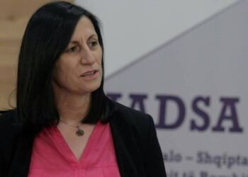 GJKKO merr të pandehur ish-kryebashkiaken e Libohovës, socialistja ndodhet jashtë Shqipërisë