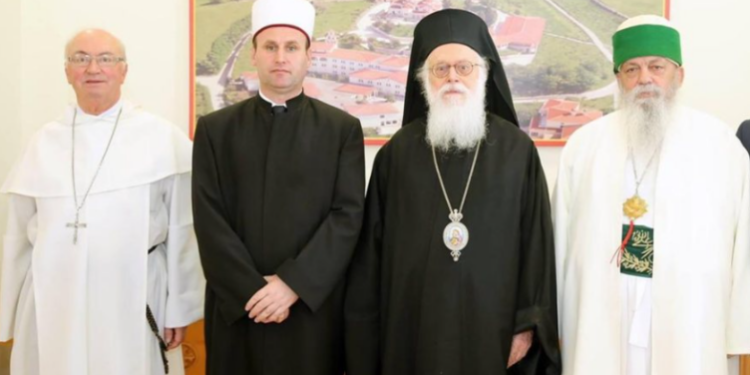 Qeveria ndan buxhetin për komunitetet fetare në Shqipëri, ja sa përfiton secili