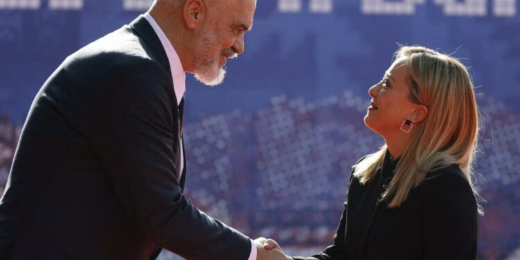 ANSA: Shtyhet hapja e qendrave të emigrantëve në Shqipëri