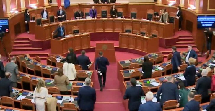 Nga interpelanca me Ramën te pyetjet ndaj Manastirliut, çfarë pritet të ndodhë ditën e sotme në Kuvend