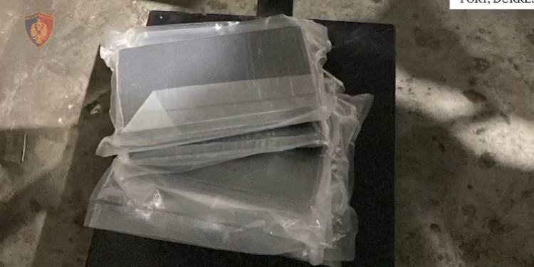 EMRI/ Sekuestrimi i kokainës në Durrës, zbulohet kush do ta priste “të bardhën” në Angli