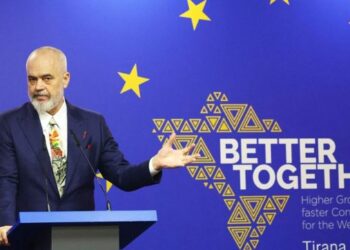 Vizita në Athinë/ Kathimerini: Ramës iu kërkua të shtyjë takimin e tij me diasporën, data e zgjedhur qëllimisht, bëhet një vit nga burgosja e Belerit