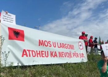 Protestë më 1 Maj/ Sindikatat thirrje të rinjve: Mos u largoni nga Shqipëria!