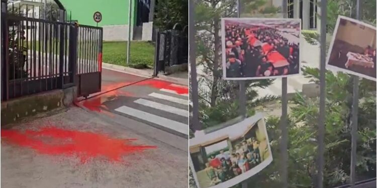 VIDEO/ ‘Përgjaket’ FSHF, tifozët Kuq e Zi protestë: Jo bashkëpunim me vrasësit serbë