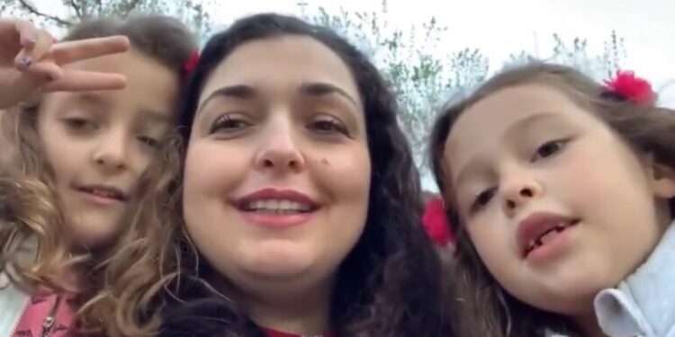 Ilir Meta uron Javën e Familjes me videon e Vjosa Osmanit: Të mbrojmë familjen dhe vlerat e saj: