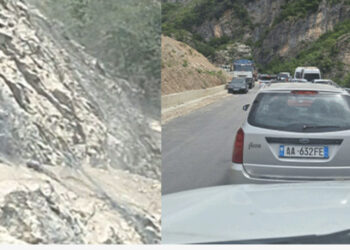Bllokohen dhjetëra mjete në Rrugën e Arbrit, shkak punimet në rrugë
