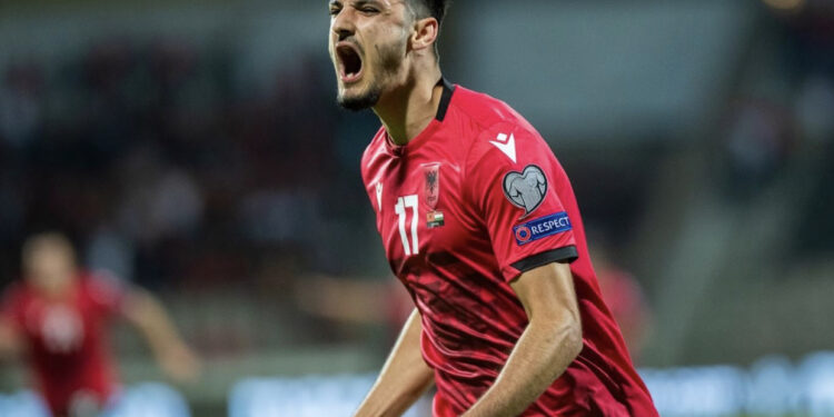 Yjet kuqezi në vitrinë, qindra agjentë në Dortmund, Broja i vëzhguari special, Milan dërgon emisarë