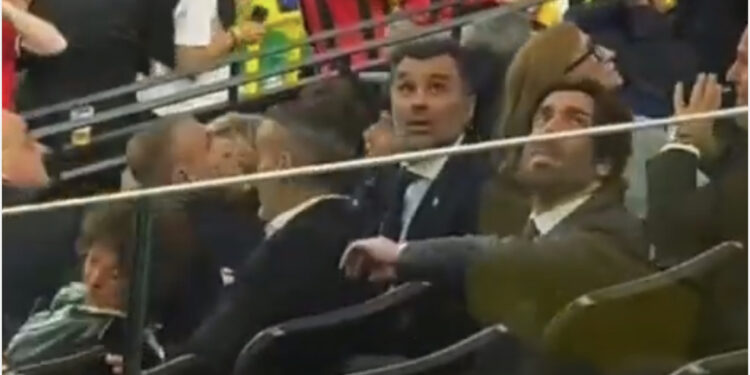 VIDEO/ Skenat e patransmetuara! Shqiptarët hodhën birrat nga gëzimi te festa e golit të Bajramit, ranë në kokën e legjendave të Italisë