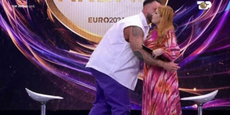 Nuk përmbahet Meri, i kërkon ish-banorit të Big Brother të zhvishet