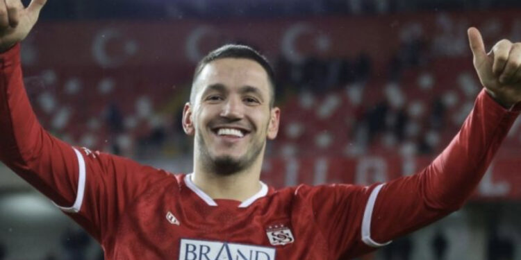 E bujshme përpara startit të Europianit, vjen oferta e parë për Rey Manajn nga klubi i njohur italian