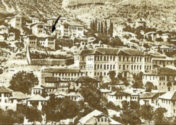 “Gjirokastra, vendlindja Enver Hoxhës dhe Kadaresë, në muzg bëhej i rrezikshëm”/ Reportazhi i gazetares amerikane, në ’89-ën