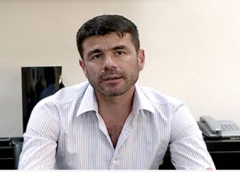 Kryebashkiaku i Përmetit, ‘kukull’ në duart e Zotos e Mërtirit, porosia e Ahmetajt: Mos fli gjumë lo*e, ji agresiv