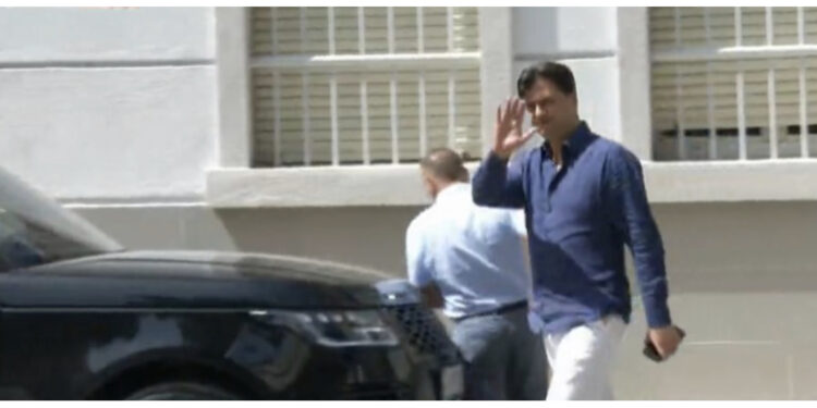 I buzëqeshur! Dalja e parë e Bashës pa vulë