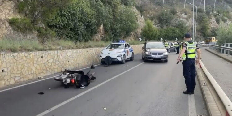 Motori bëhet fije-fije, drejtuesi përfundon në spital