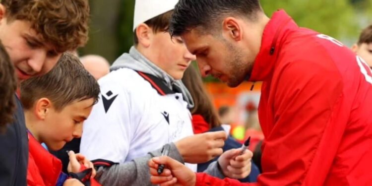 “Muri i Verdhë i Borusias zëvendësohet nesër nga dallga kuqezi”