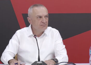 ‘Nuk kam kryer ndërhyrje estetike’ Meta ironi SPAK-ut: Pantallonat nuk m’i heqin dot!