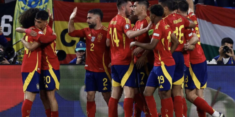 VIDEO/ Spanja mposht Italinë dhe i jep një “dorë” Shqipërisë, kuqezinjtë ëndërrojnë kalimin e grupit