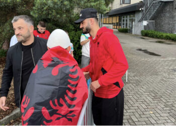 FOTOT/ Para ndeshjes me Spanjën, Broja surprizon fansat