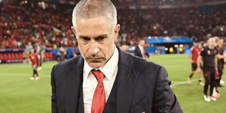 Ish-lojtari kombëtares kundër Silvinjos: Trajner shumë i dobët, duhet të largohet