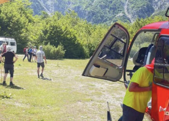 Aksidentohet në bjeshkët e Tropojës, turistja franceze transportohet me helikopter
