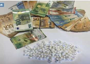 Dhjetëra doza kokaine dhe 14 mijë euro të sekuestruara, në pranga 2 shqiptarët në Itali