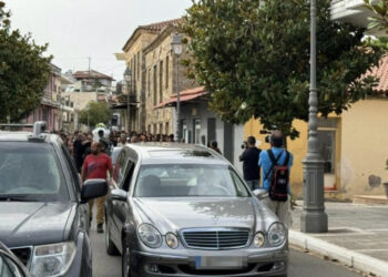 VIDEO/ Mes lotësh i jepet lamtumira vajzës 11-vjeçare që u vra nga daja në Greqi