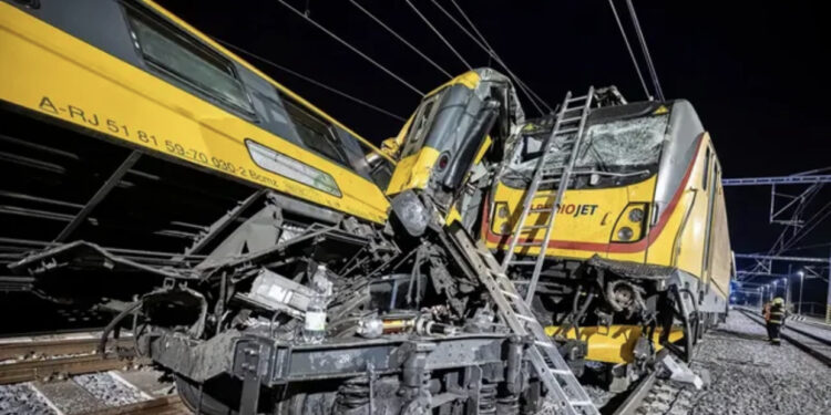 4 të vdekur dhe mbi 20 të plagosur në një përplasje trenash në Çeki