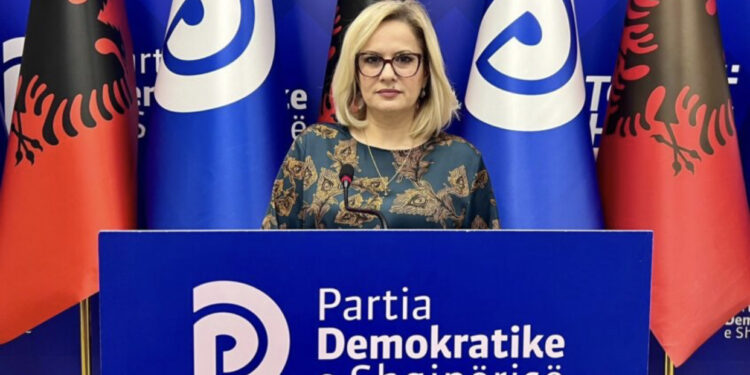 Nisin largimet/ Deputetja e PD-së i thotë lamtumirë Bashës pas humbjes së vulës