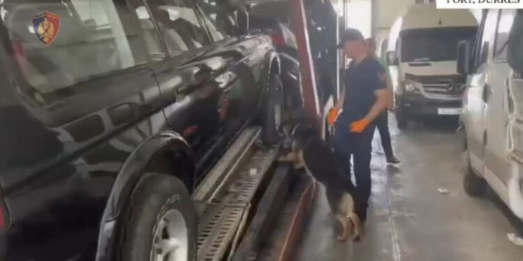 Sekustrohen mbi 110 mijë paund në Portin e Durrësit, procedohet 47-vjeçari