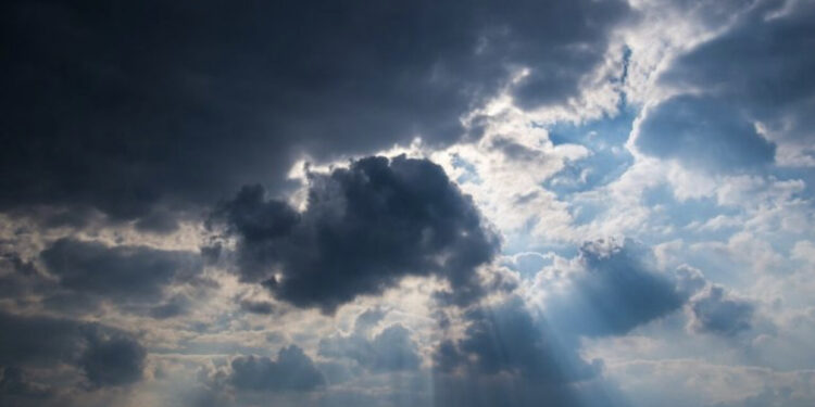 Parashikimi i motit/ Temperatura të ulëta, kthjellime dhe vranësira