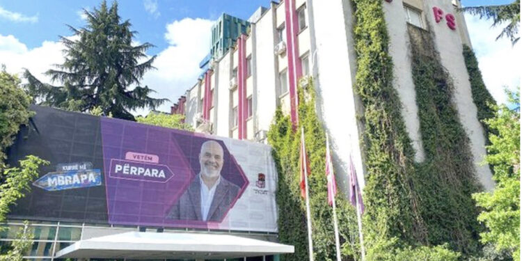 Lëvizje të forta/ Rama shkarkon Erion Veliaj dhe Belinda Ballukun, Taulant Balla ikën nga Fieri