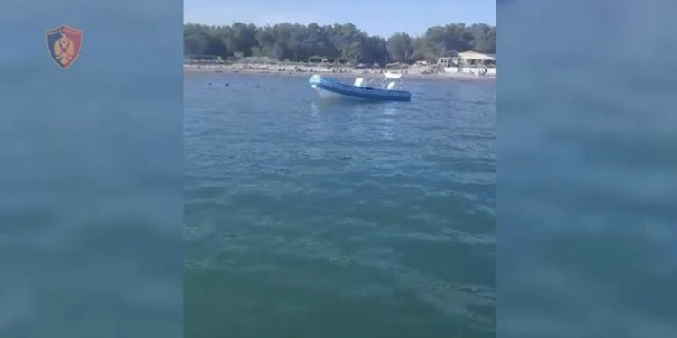 Bllokohen gomonet, gjobiten dy drejtuesit