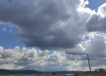 Rrufe dhe shtrëngata/ Qytetet ku do të bjerë shi