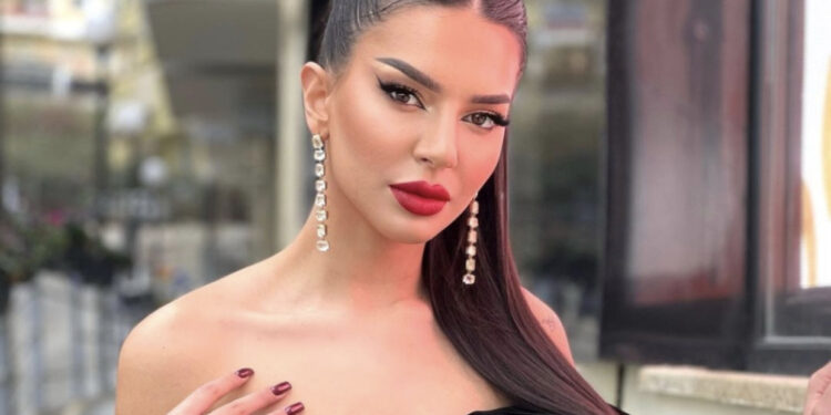 Efi reagon ashpër kundër fansave: Njeri jam dhe unë