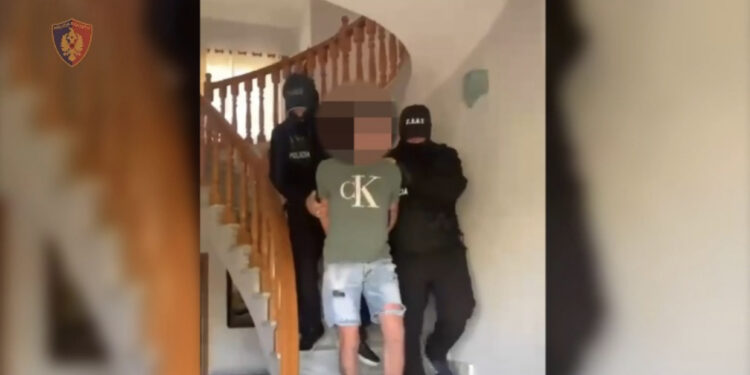 Kalonin shqiptarë me dokumente false në Angli, Irlandë dhe Spanjë, shkatërrohet banda