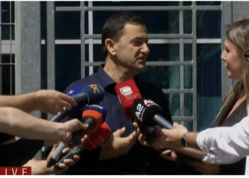 ‘Pritë’ në SPAK, Tavo batuta me gazetarët: Do thërras policinë