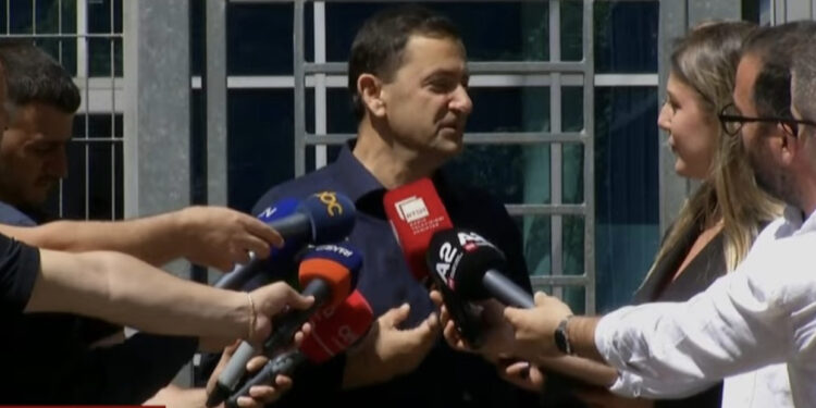 ‘Pritë’ në SPAK, Tavo batuta me gazetarët: Do thërras policinë