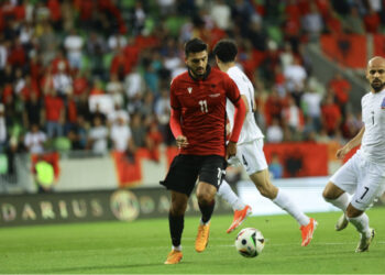 FOTO/ “Gazzetta” hapet me Brojën: Po shkon drejt Milanit