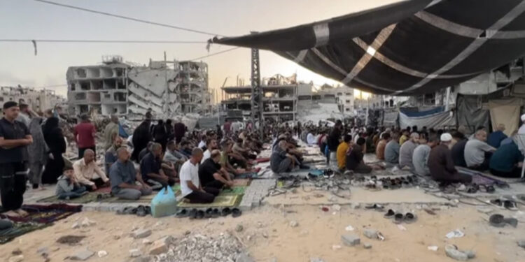 Lot dhe lutje në Gaza! Besimtarët myslimanë kryejnë ritet edhe në xhaminë e shenjtë në Mekë