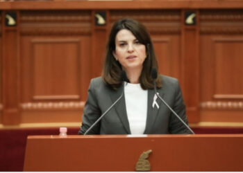 “Jep dorëheqjen”/ Ministrja Koçiu flet për skandalin tek Onkologjiku